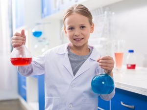 Schülerin ist begeistert von Chemie