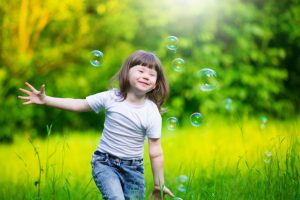 Mädchen mit Seifenblasen